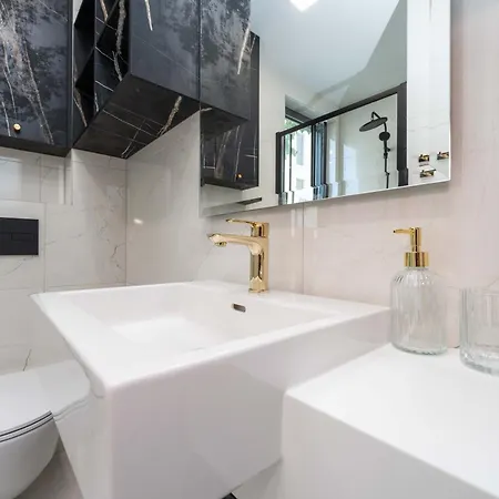 Lana- Luxury 아파트 *