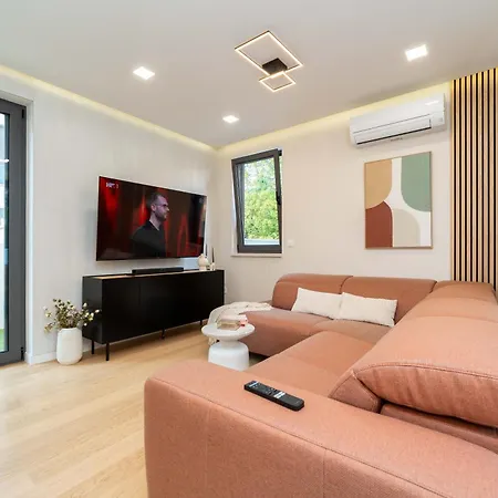 Lana- Luxury Apartment